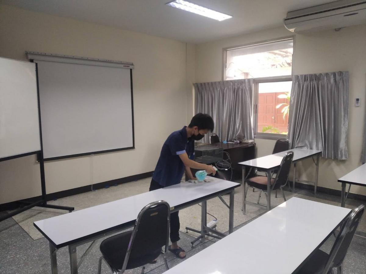 ทำความสะอาดสถานที่ และห้องเรียน อาคารกรีนนิมมาน ซีเอ็มยู เรสซิเดนซ์
