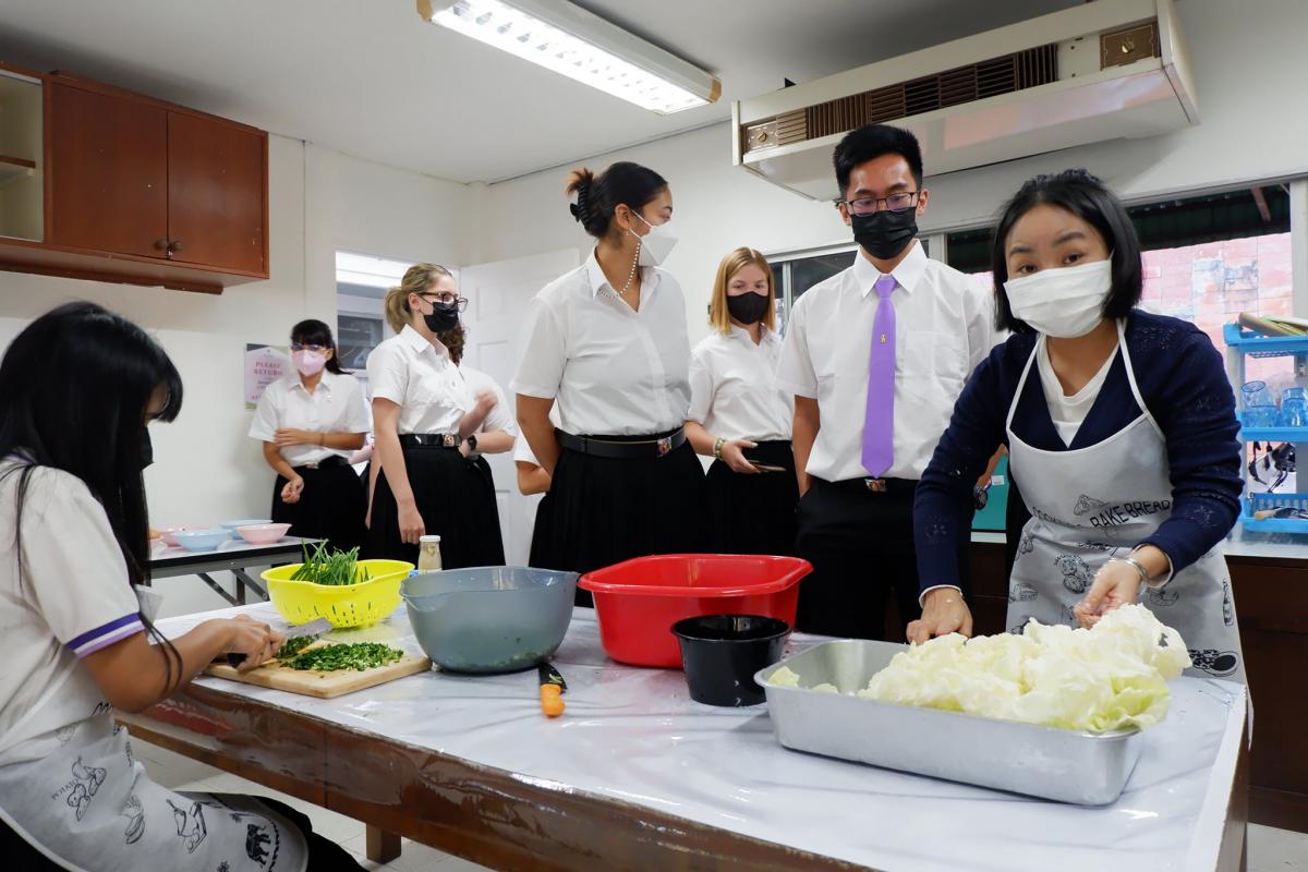 กิจกรรมสาธิตวิธีทำ เกี๊ยว เทศกาลตรุษจีนให้กับนักศึกษาจากโครงการยูแสค