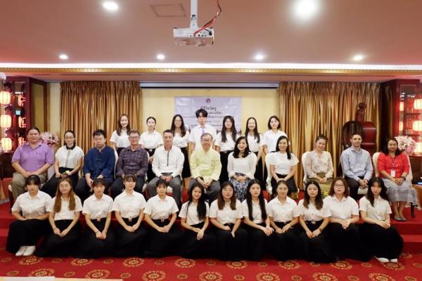 พิธีไหว้ครู​ ของนักศึกษา​จีนแลกเปลี่ยน​ โครงการ​ฝึกอบรม​นักศึกษา​ชาว​ต่างประเทศ​ ณ​ ภัตตาคาร​ตูลู่
