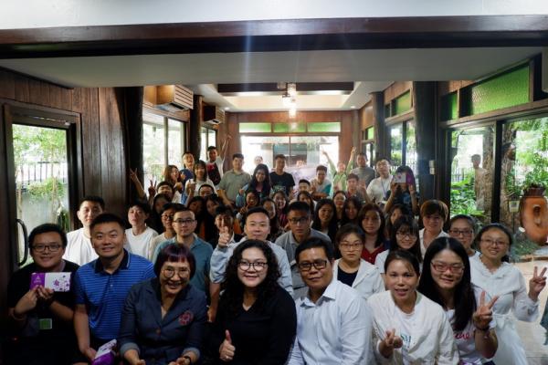 คณะนักศึกษาจาก Business school of Guangxi Universityทัศนศึกษาแหล่งประกอบการ(ร้านอาหารเรือนไม้ไทยใหญ่)